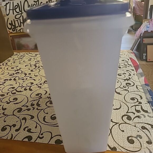 Tupperware Cereal Dispenser - Picture 5 of 8